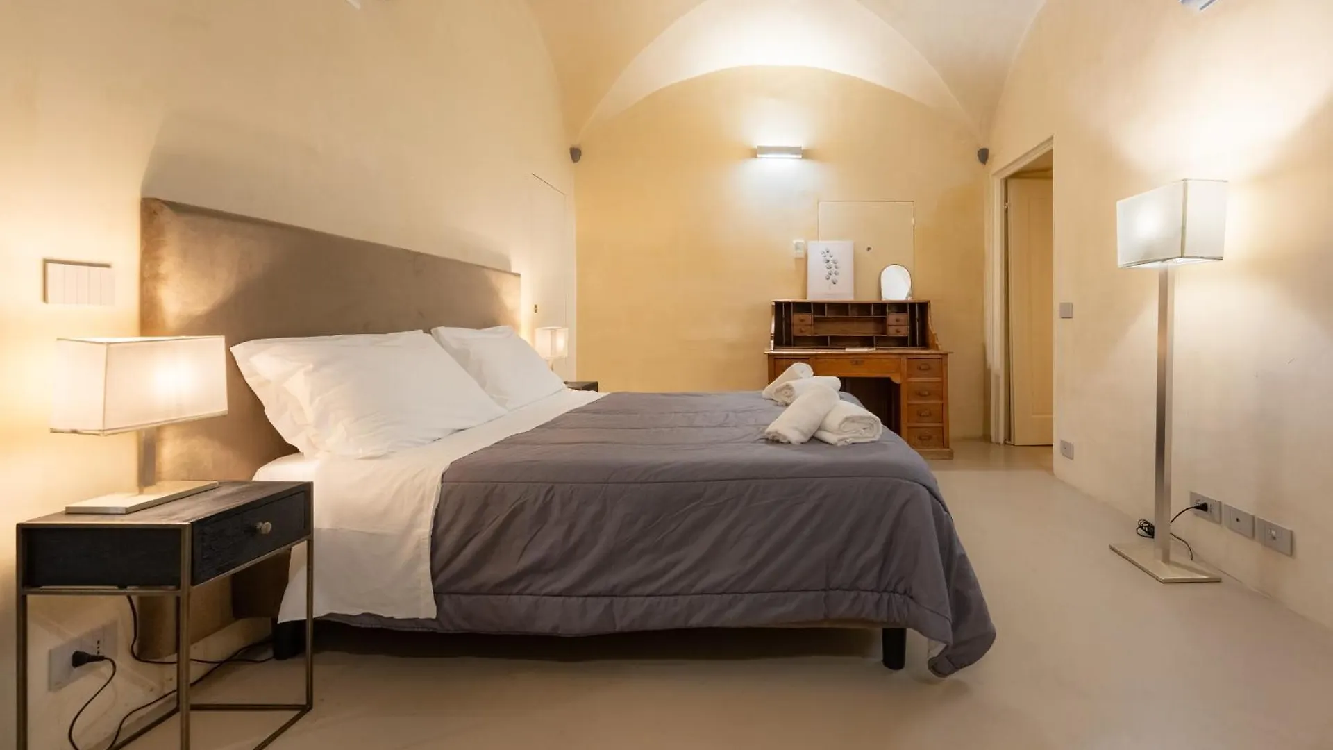Keys Of Italy - Benci 20 Fresco - Frescoes One Bedroom Santa Croce Firenze