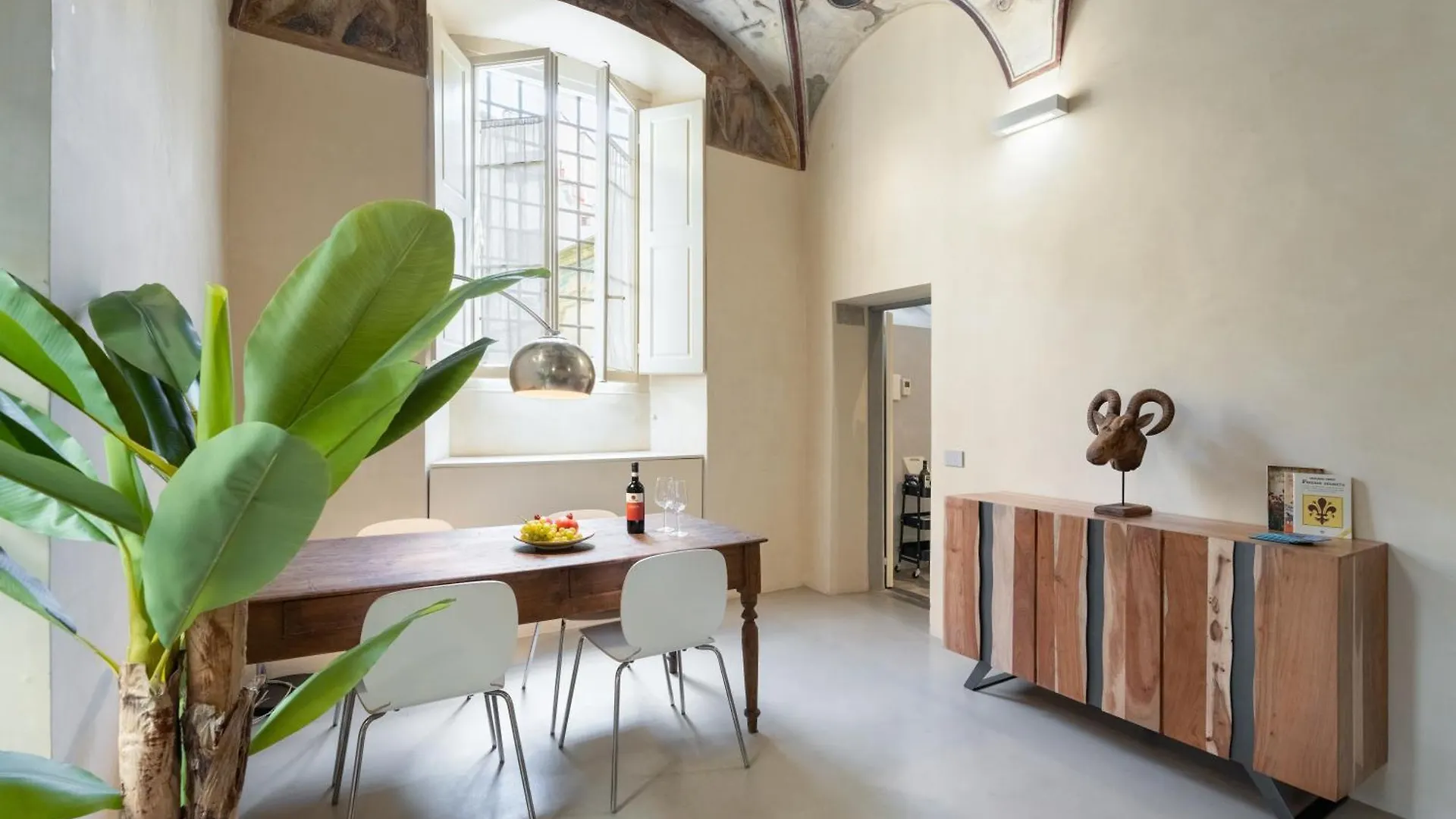 Keys Of Italy - Benci 20 Fresco - Frescoes One Bedroom Santa Croce Florence Apartment